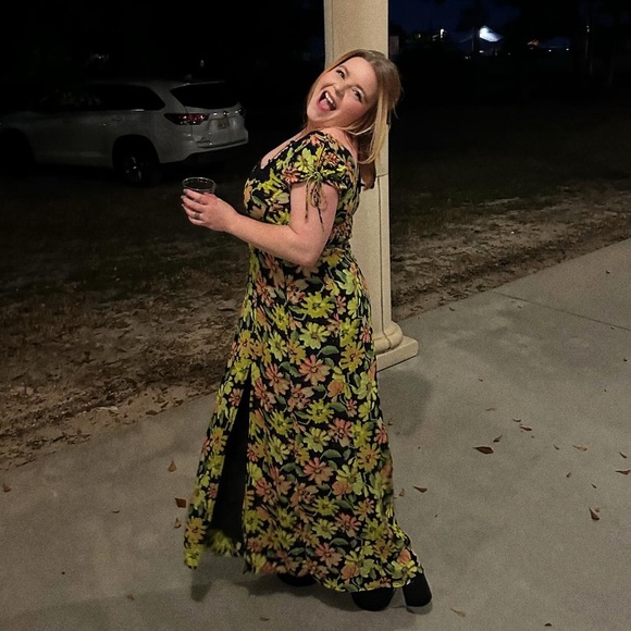 Meet your Posher, Destiny - Picture 2 of 4